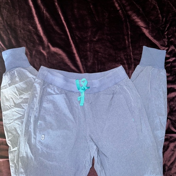 Figs Big Sky FION e.a.c. Zamora Scrub Joggers - Picture 7 of 10